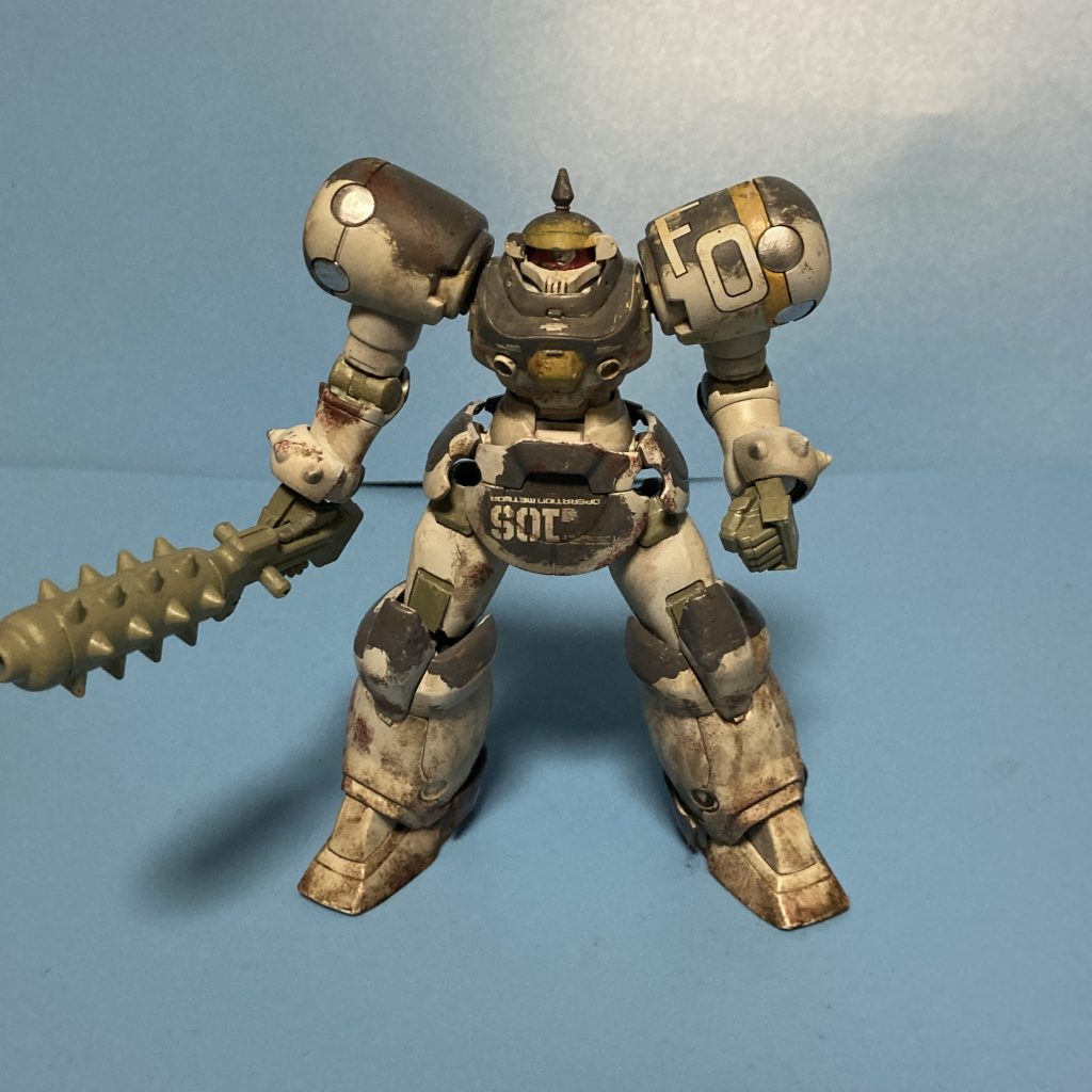 肩の丸は目立つけどなんの装置かわからなかったので、三菱ペイントマーカーで金属色にして異物感を出してみました。