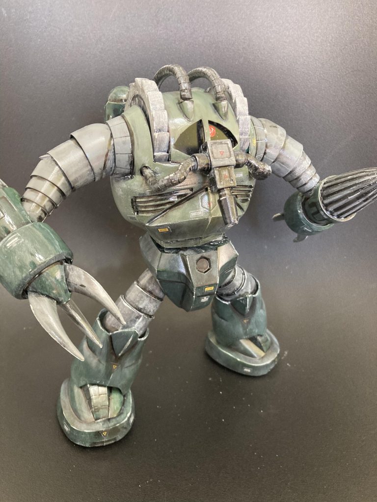 脚周りはアッグのホバークラフトではなく機動力のあるズゴック仕様です。