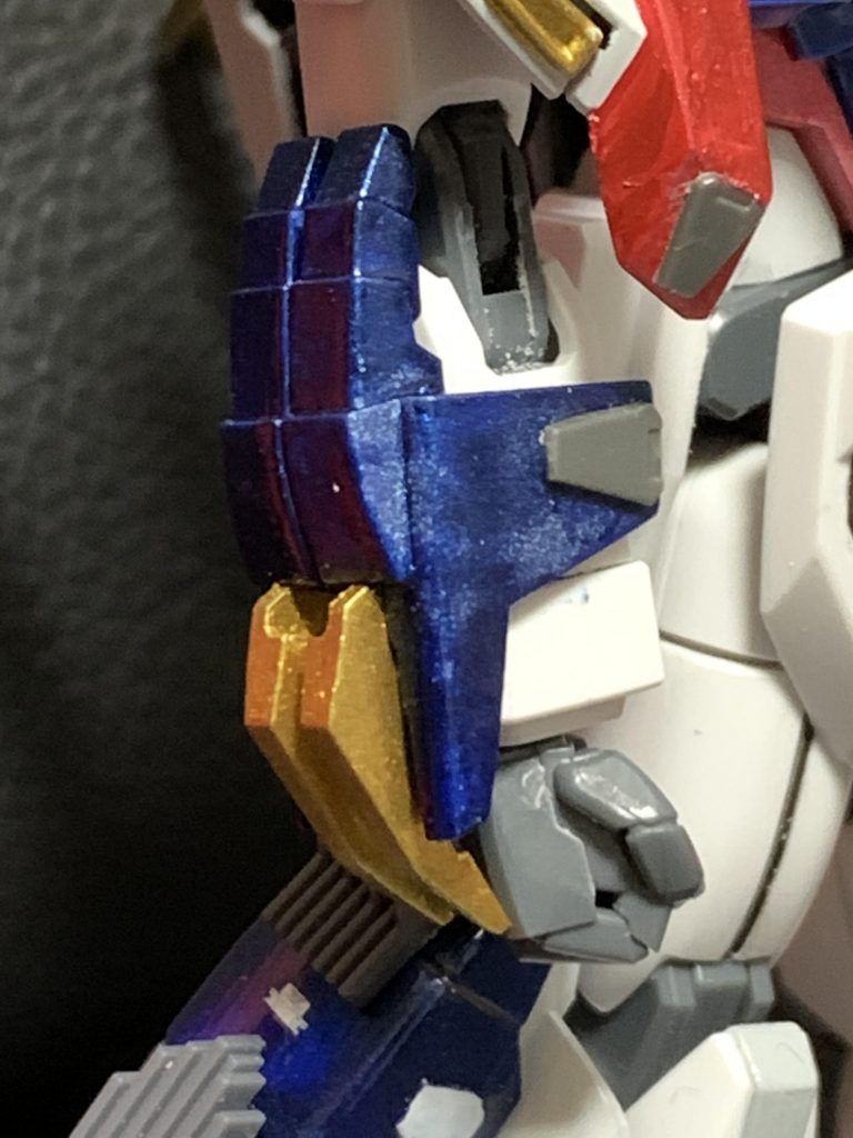 腕のカバーパーツはゴッドガンダムのものを逆にして、さらに爪を逆に装着。號斗丸の腕とかをイメージしてます。
