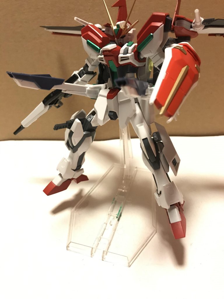 ビームキャノンレールガンと同じくバックパックに装備されている火器でレールガンよりも出は遅いが機体の装備の中でもトップクラスの威力を持つ