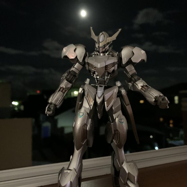 今宵の月とバルバトス