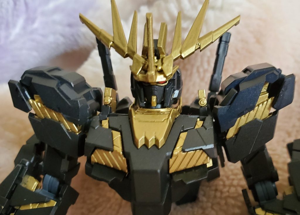 チラリと見える目がとてもカッコいい😊