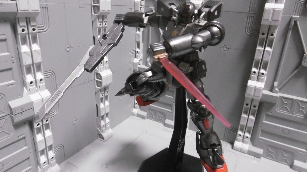 ハンドガンをガンブレイド化すれば通称「カタナ」になり、二刀流可。