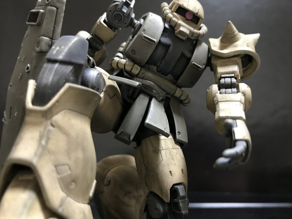 飯を持ってきたキキを持ち上げるシーン。