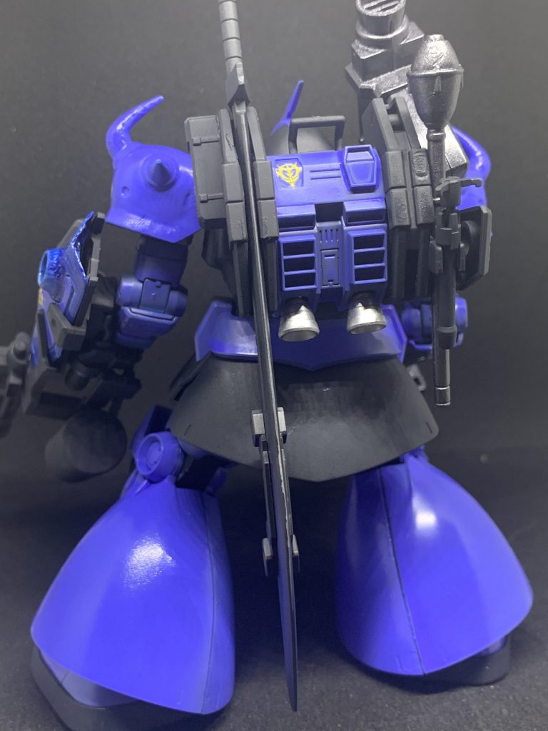 背面背面はラル大尉の勇ましさを再現したかったです(^ω^) 脚部の合わせ目は頑張って力でしました。