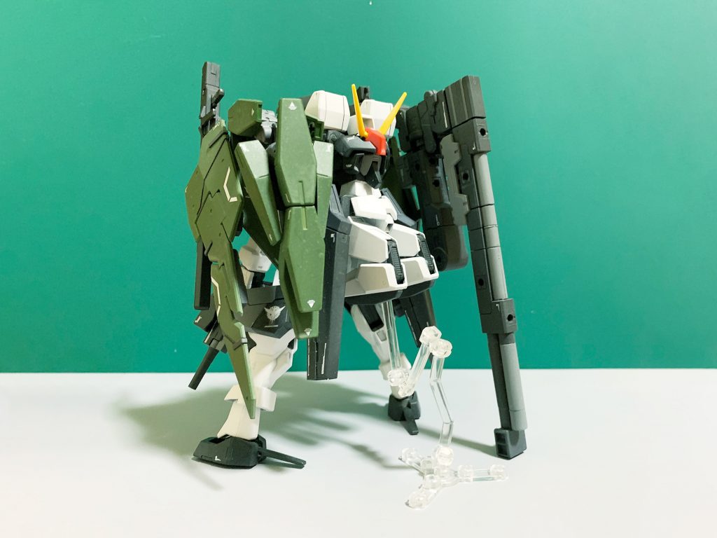 胴体とセラフィム、コンテナの3つの太陽炉を搭載。火器管制と機体制御を異なるドライブで運用し、ツインドライブシステムによる過剰なまでの粒子供給量で従来の倍以上の威力と性能を実現…という設定。