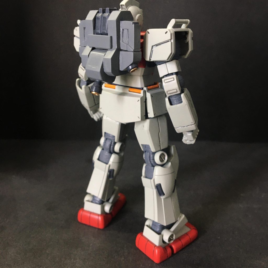 背部バックパックは陸戦型ガンダムS型の一部を元にプラ板を貼りつけて箱組みしました😄ゲルググ以来のプラ板でのバックパック制作で、かなり悩みながらの制作でしたが上手い具合に原作再現出来たので良かったです✨