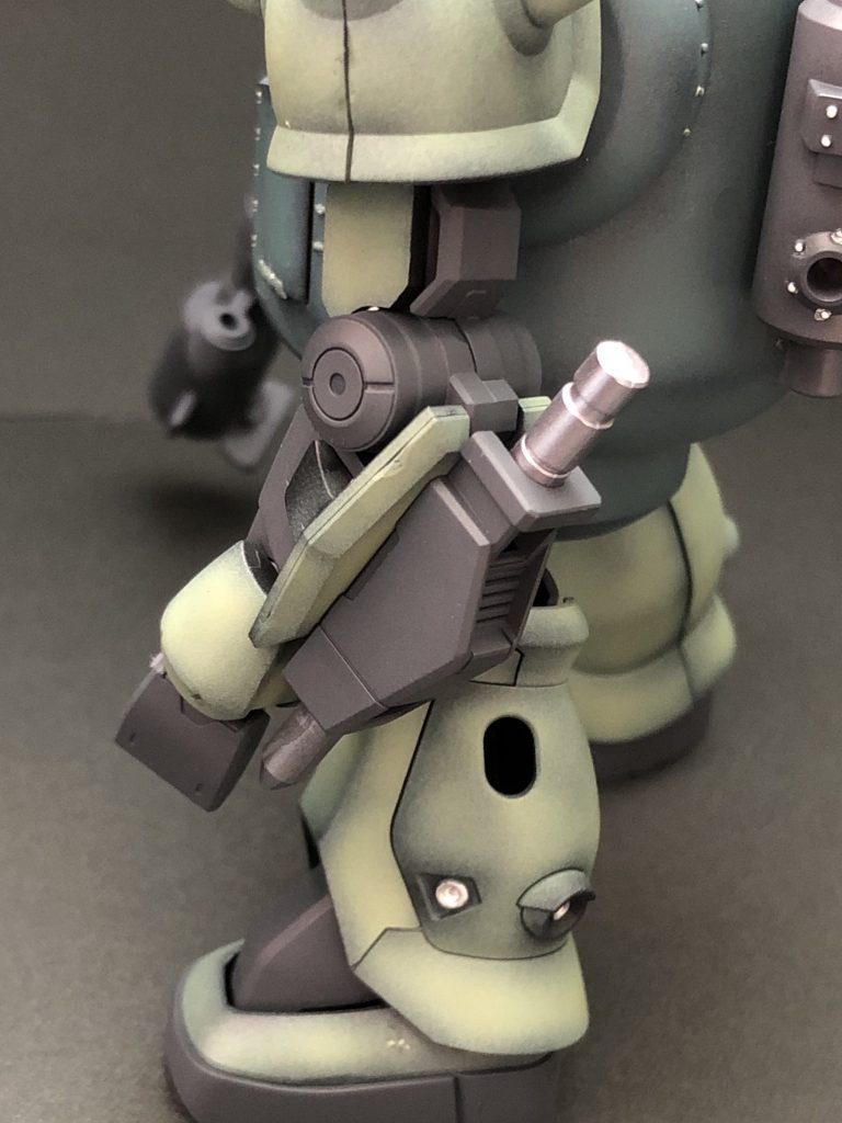 武装はBB戦士ドムから拝借したジャイアントバズと、両腕に装備されたパイルバンカーです。長いリーチとモビルハロの機動性を活かして、相手の急所にパイルバンカーを撃ち込みます!