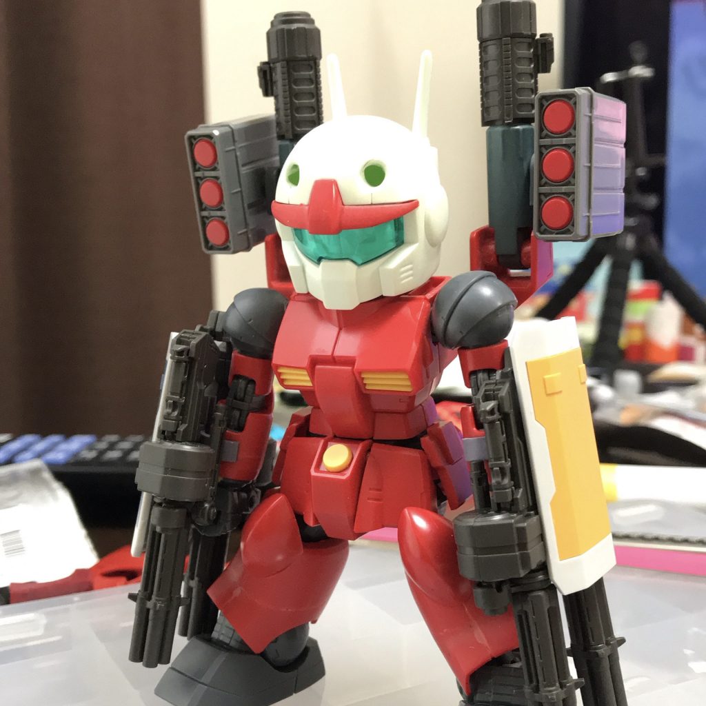 ある程度イメージついた時点です。色々なジャンクパーツをペタペタ😆