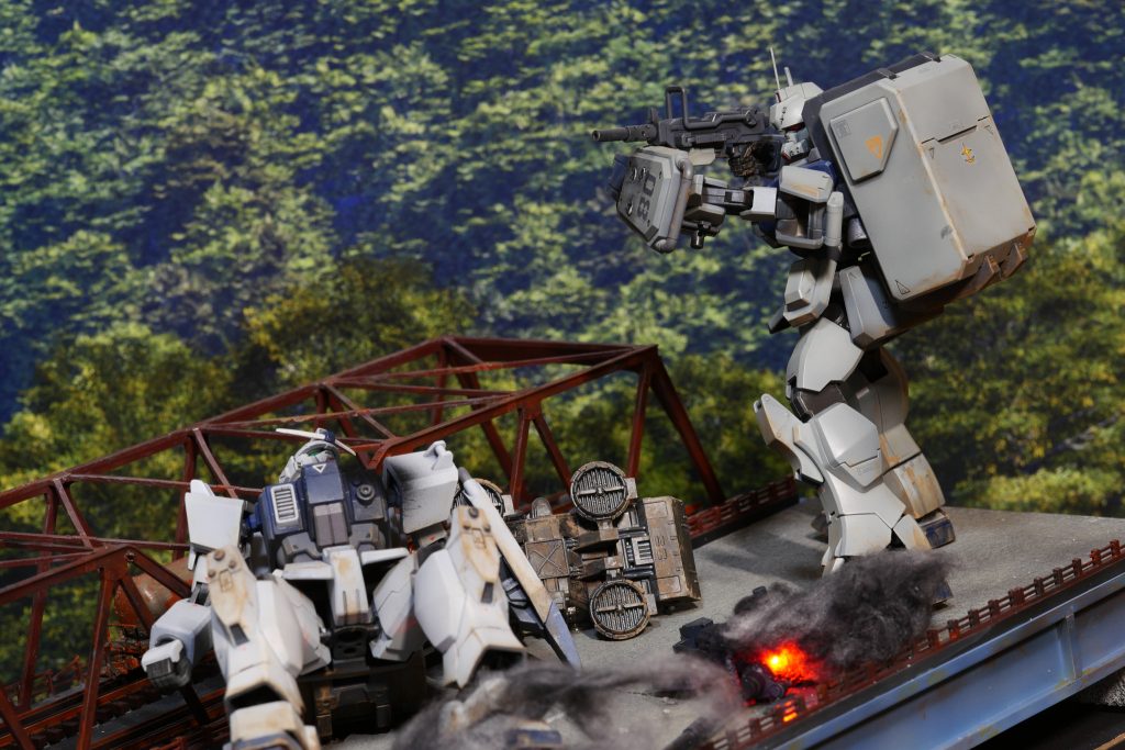 使用キットはHGUCガンダムEz8、HGUC陸戦型ガンダム地上戦セットx2、HGUCグフフライトタイプです。