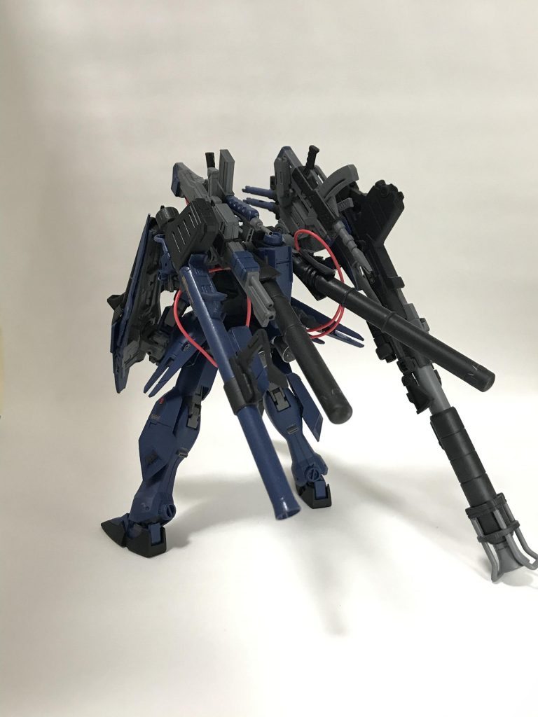 宇宙空間大規模作戦に備え改修されたアクセラレイド。母艦へ戻り補給する回数を減らすため、各種武器を搭載した。武器詳細は特務バズーカ、汎用ビームライフル、マシンガかン2丁、ショットガン、ハイパーバズーカ、ビームサーベル2本、プロペラントタンク2基。