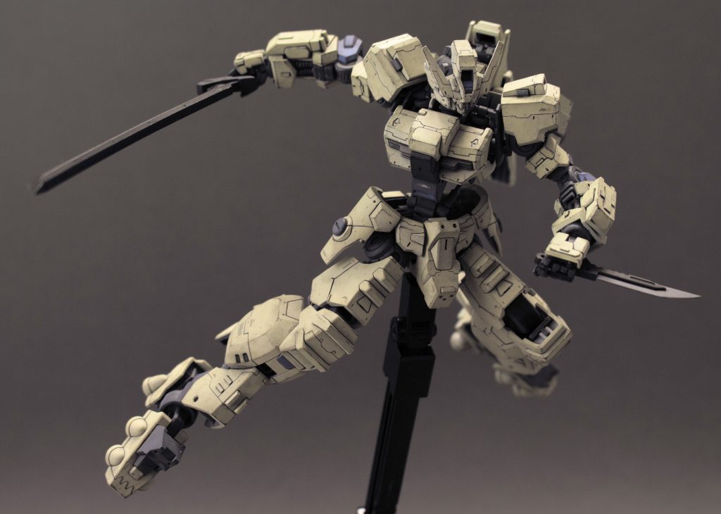 近接武器の太刀とナイフ