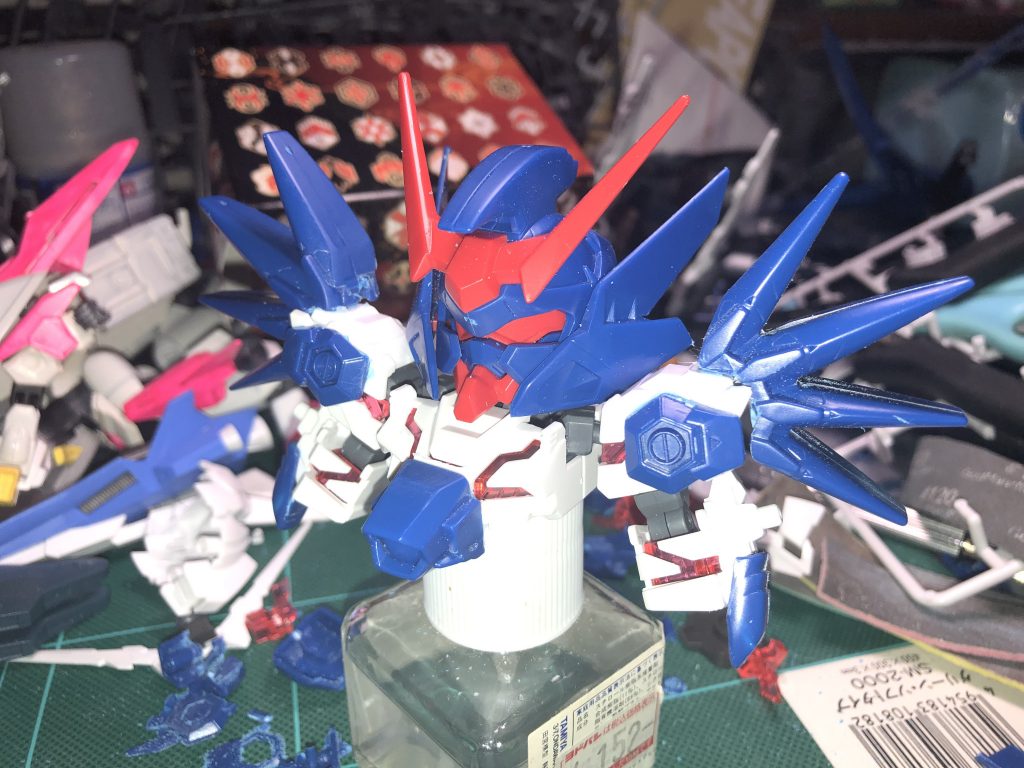 SDCSのユニコーンガンダムにガンダムアクエリアスのパーツを各部に接着し、BBとSDの体格差を克服した。ちなみにフレームはCSフレームの方を使用している。