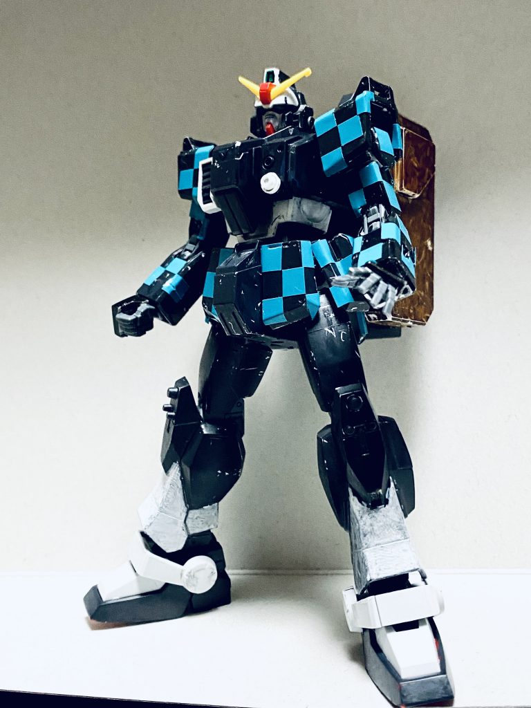 上半身〜腰部の格子模様はカッティングシートを刻んで貼り付けました。