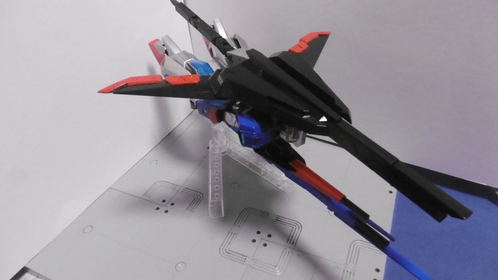 MA形態「ウェイプライダー」 ※ブ(V)ではなくプ(P)本物の変形には遠く及ばない絶妙なダサさがポイントです。ビームライフル・ビームカノン・ハイパーメガランチャーもどきによる、三種の射程&威力を有しています。