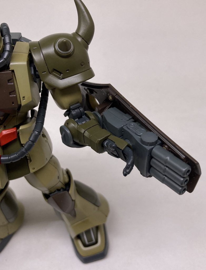 ゲルググキャノンの三連ロケット砲をちょっとだけ改造して取り付けました。