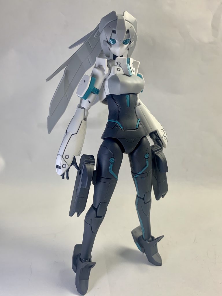 基本的にこっちの状態で飾る予定です戦闘する時の姿は印象的でかなり気に入ってます