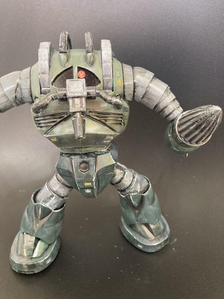 元々大型土木工作機のイメージが強く、オーバーヒートまでした説もあるMSとは言いがたいアッグを強い戦闘用MSにしたいと考えました。