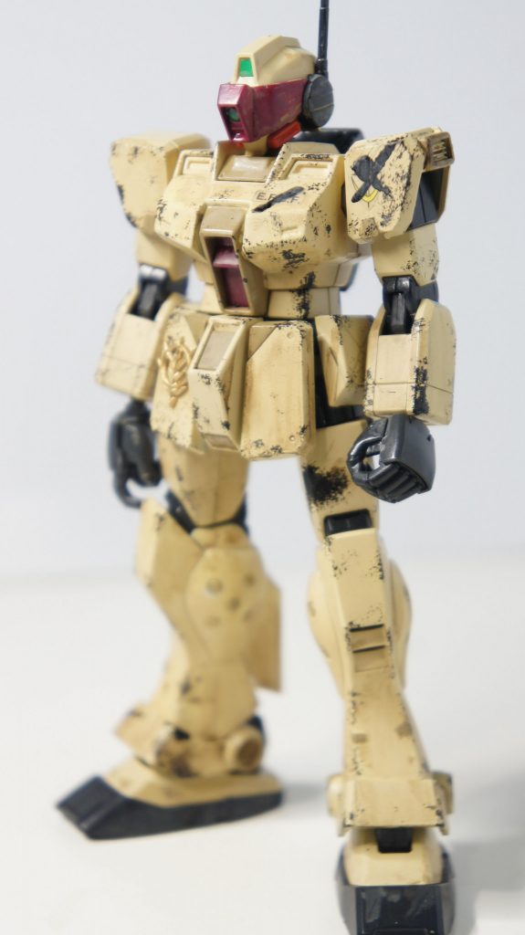 ジムスナイパーⅡがジオンに鹵獲され、そのまま使われたという設定です。ユニコーンのep4、トリントン基地強襲作戦に参加しているのでサンドブラウンに再塗装されました。物資が不足しているジオン残党が、仕方なしに連邦の機体を使うという屈辱を少しでも晴らす為に、フロントスカートのジオン勲章や連邦マークへの落書きがなされました。少しでもジオンパイロットの手に馴染むよう、マニピュレーターはジオン製の丸みを帯びたものに変えられています。