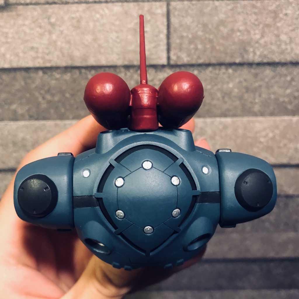 頭部はこんな感じ。今回はスジ彫りがうまくいきました。