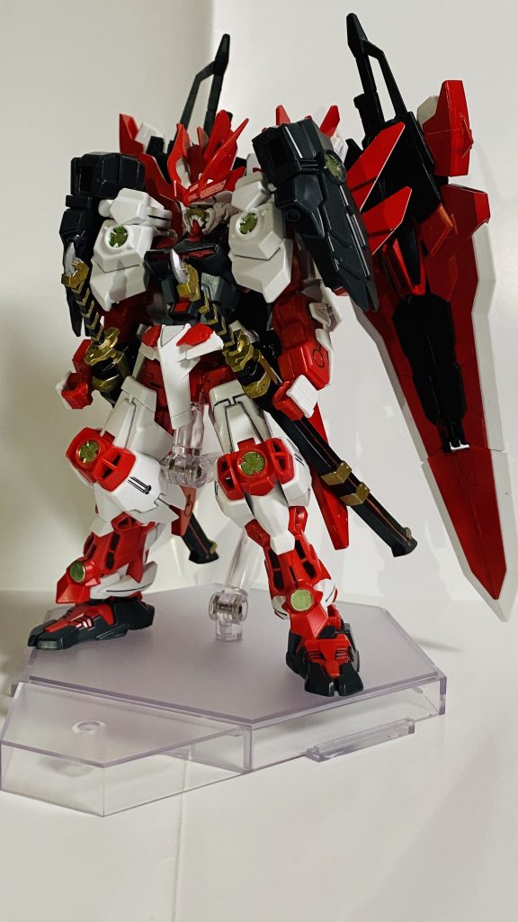 腰のところはダブルオーの物を使用しています。