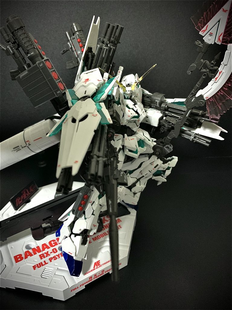 RGシナンジュを作り終えてすっかり気持ち良くなってしまった彼は次の獲物を求めamazonをあさり始めた。「パーツ数と快楽は比例する!」まだ2作品しか作り終えていないのに無謀且つよく分からない定石を展開。知り合いもいないのでGoogle検索。彼の履歴はガンプラ関連でいっぱいだ。