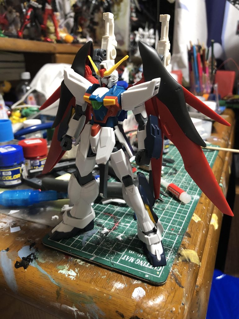 肩のパーツをF91にして太ももをフリーダムのものに変えたばかりの時がこちらです。これでも腕が短く見えたりと前途多難でしたね。