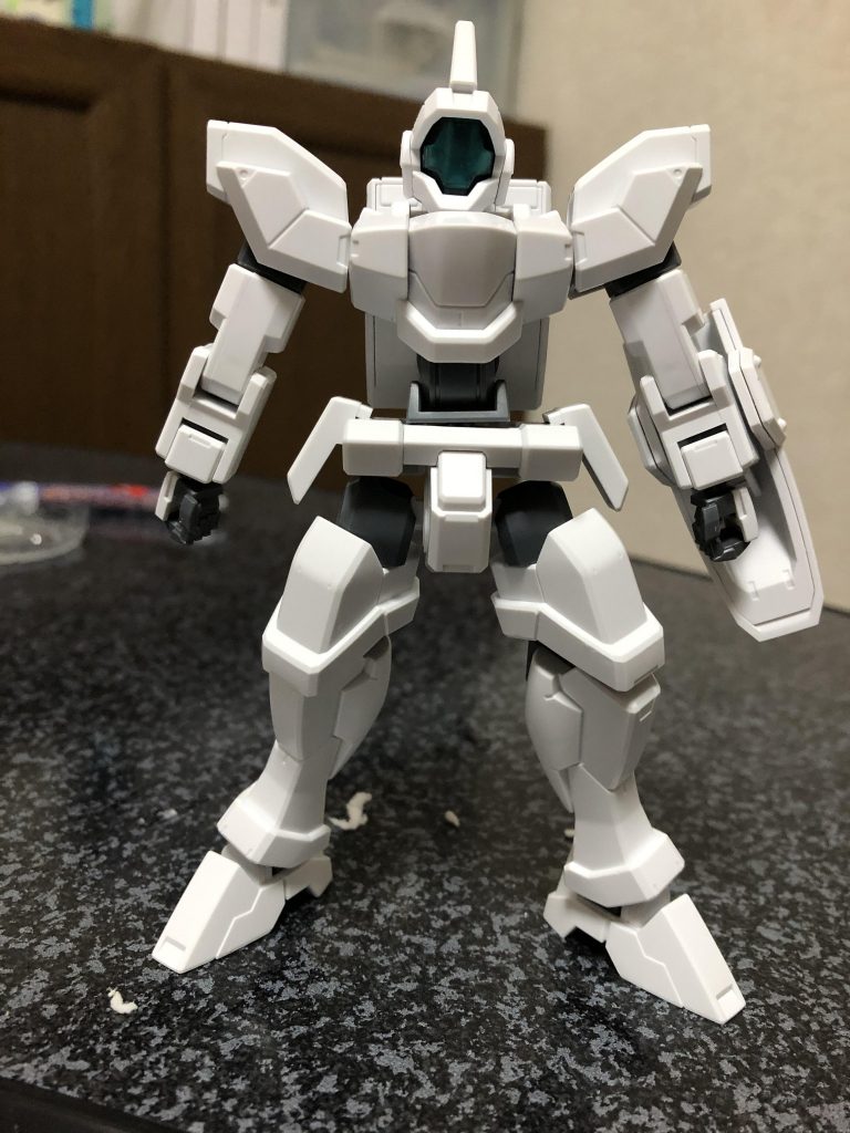 驚きの白さ。合わせ目消しもゲート処理もなくただ組み立てました。