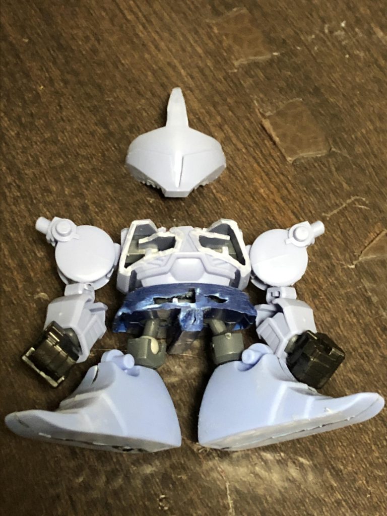 初期の頃。胴体はこの後ほぼポリキャップしか残らなくなりました。肩も結局使いませんでした。