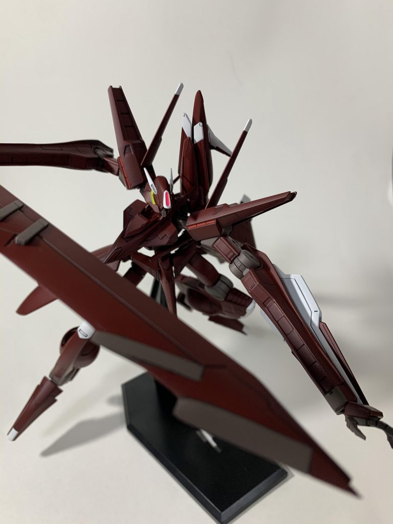 少し見切れてしまいましたが、バスターソードは刃をプラ板で延長して削り込み、鋭くしています。