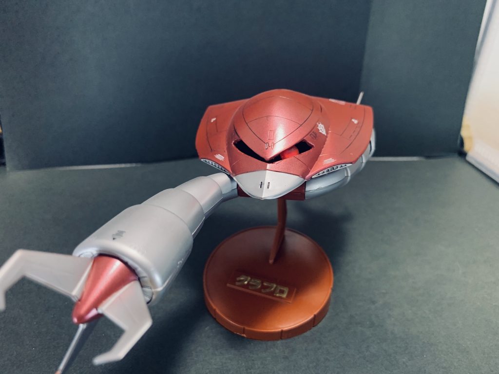 塗り分けができない人なのでモノアイレール？を開口、ジュエルシールを内側から貼りましたガタガタですが、塗り分け失敗するよりマシです！