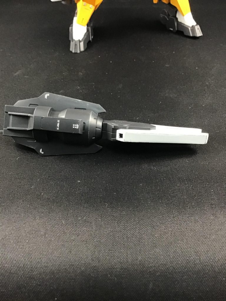 クローは上面部が空洞になっていたので塞いでみたらかなり見栄えが良くなりました。