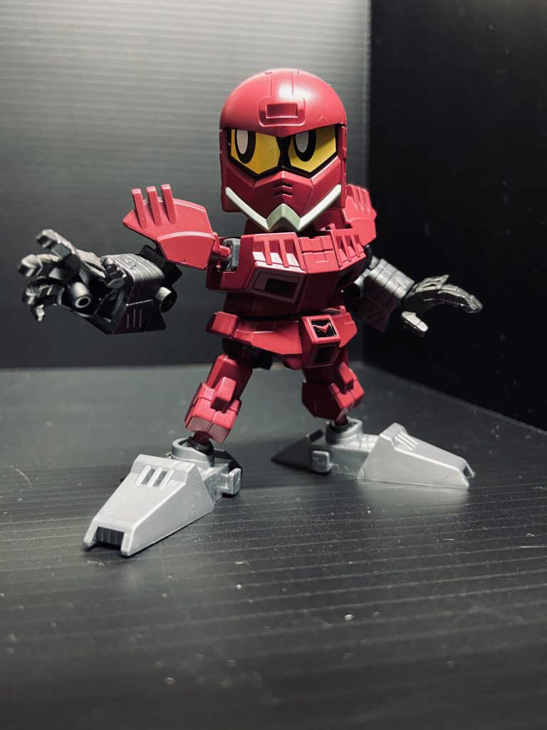 ‥ここは？‥・？！なんだ、この身体は！？ゴジュラスは？ウルトラは？くそ！何がなんだか分からない！確かに俺は大氷原で共和国の連中と‥‥ゴジュラスは背後をとり確実に仕留められるタイミングだったが‥‥そこからの記憶がない。しかし、自分が何者かははっきりわかっている。記憶が混濁しているわけではなさそうだが。。俺は、ゼネバス帝国のコマンド・エコー。まずは状況把握が最優先か。しかしこの体では‥・軽装モード。いわゆる丸裸。異世界へ飛ばされたエコー。なぜ人間だった彼がガンダムの姿になったのか。。