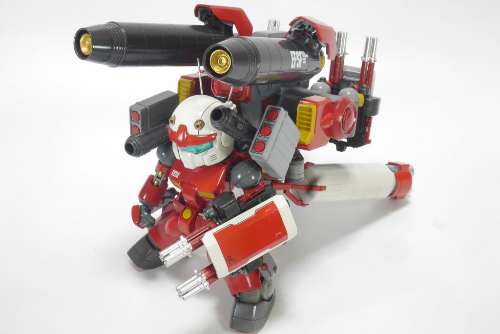 フルアーマーな状態で😳❗️大きなキャノンとプロペラントタンクを取り入れてボリュームを出しました。SDの可愛さの中にカッコ良さが出るように大きな武装。ゴテゴテ感を追加しました。