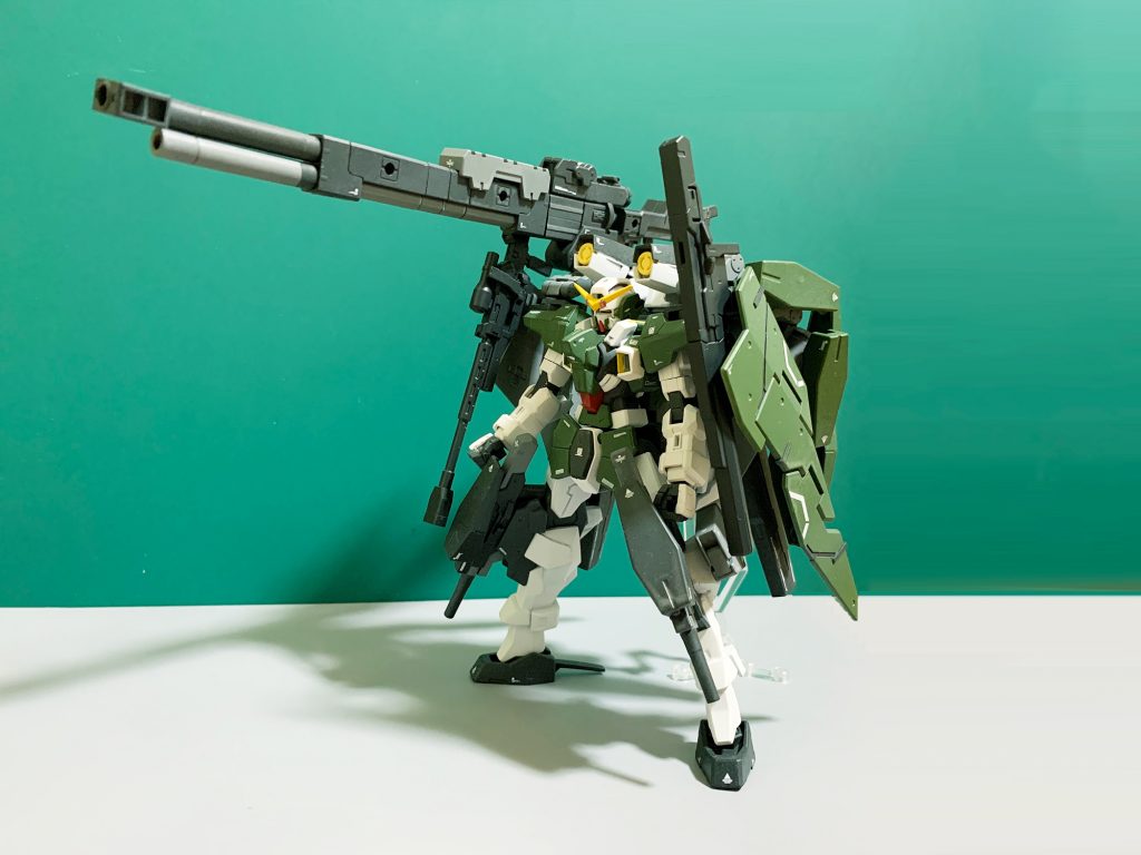 武装はGNスナイパーライフル×2、GNサブマシンガン×2、GNビームピストル×2、GNシールドビット×9、GNキャノン×4、GNスナイパーキャノンと遠距離偏重の武装群である…という設定。