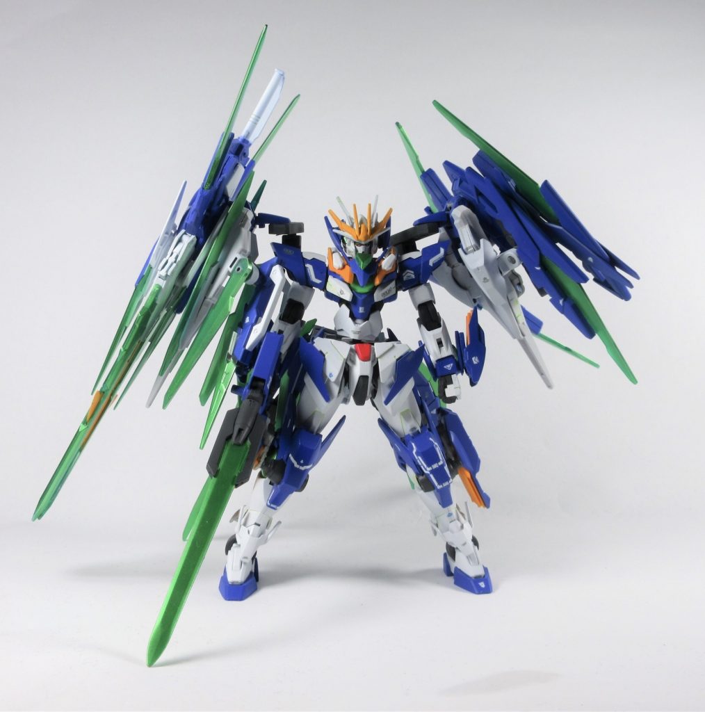 本機はダブルオークアンタをベースに改造が加えられた機体である。この機体のビルダーはかつて見たマスタージャパンの極シリーズやヴィクスクアンタに感銘を受けて制作した機体であり、全力を尽くして製作されただけあり模型としての完成度も高く非常に高スペックな機体に仕上がった。また改造の際のコンセプトとしては全部盛り&万能化による戦闘への特化でありフルセイバーをモチーフにした大剣を装備したり、遠距離にも対応できるようガンブレイドやビットを増やしたりなどあらゆる状況に対応できるように過剰に武装が装備されており、それ故に性能を最大限に引き出すことが出来れば機体の完成度とも相まってヴィクスの名に恥じぬ凄まじい戦闘力を発揮する。しかしながら、完成度からくるスペックの高さと過剰武装に伴い操作性は劣悪で、ファイターには純粋な操縦技術、さらに状況を見極めて適切に武装を使用する判断力の高さ、ビット系の武装のマニュアル操作技術、この3つが必要不可欠であり、現状最高では本来想定されたスペックの5割程度しか引き出すことは叶わず、「これを使いこなせる奴がいるとすればそいつは人間じゃない」と彼は語っている。総じて、高いポテンシャルは持つものの今の彼の手には余るじゃじゃ馬であり、これを機にに彼は自分の身の丈にあった機体作りを決意したとかしないとか