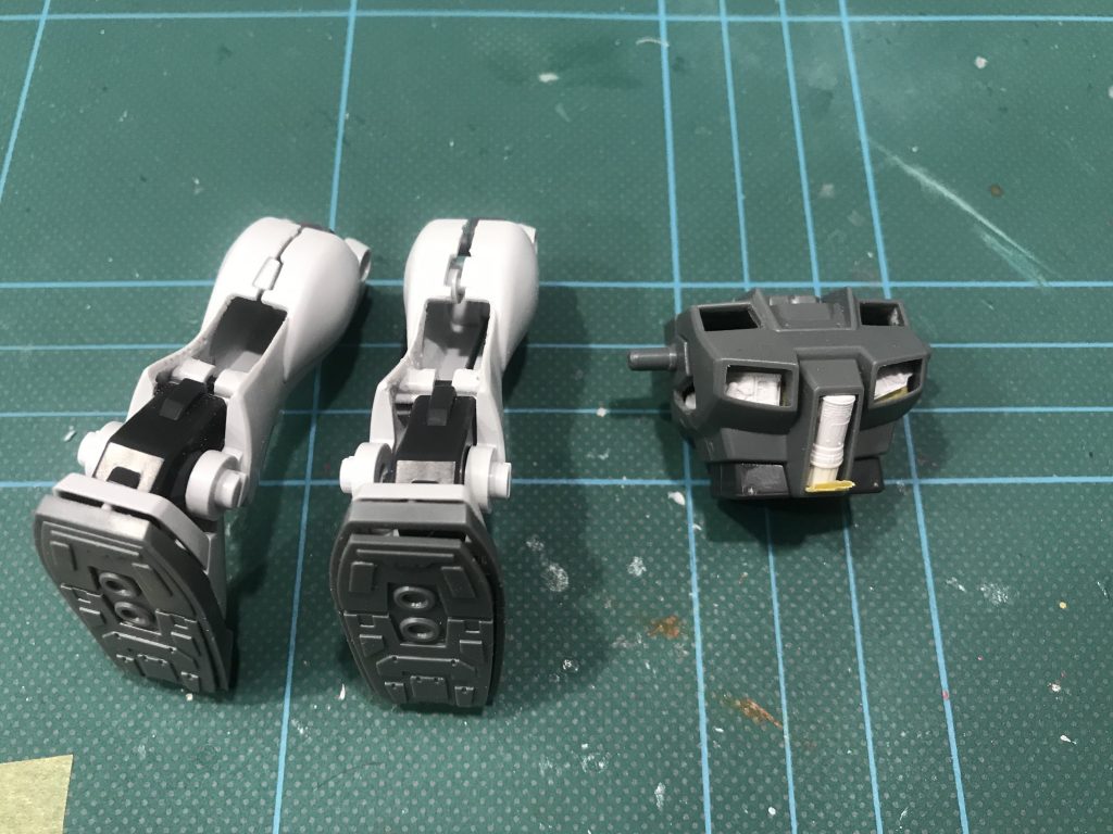 内部を露出させる為にあちこち穴あけ作業中。そろそろリューターなど道具を買い揃える必要性を感じてきました。塗装はいつものように缶スプレーとトップコートのみ。今回もご覧頂きありがとうございました。