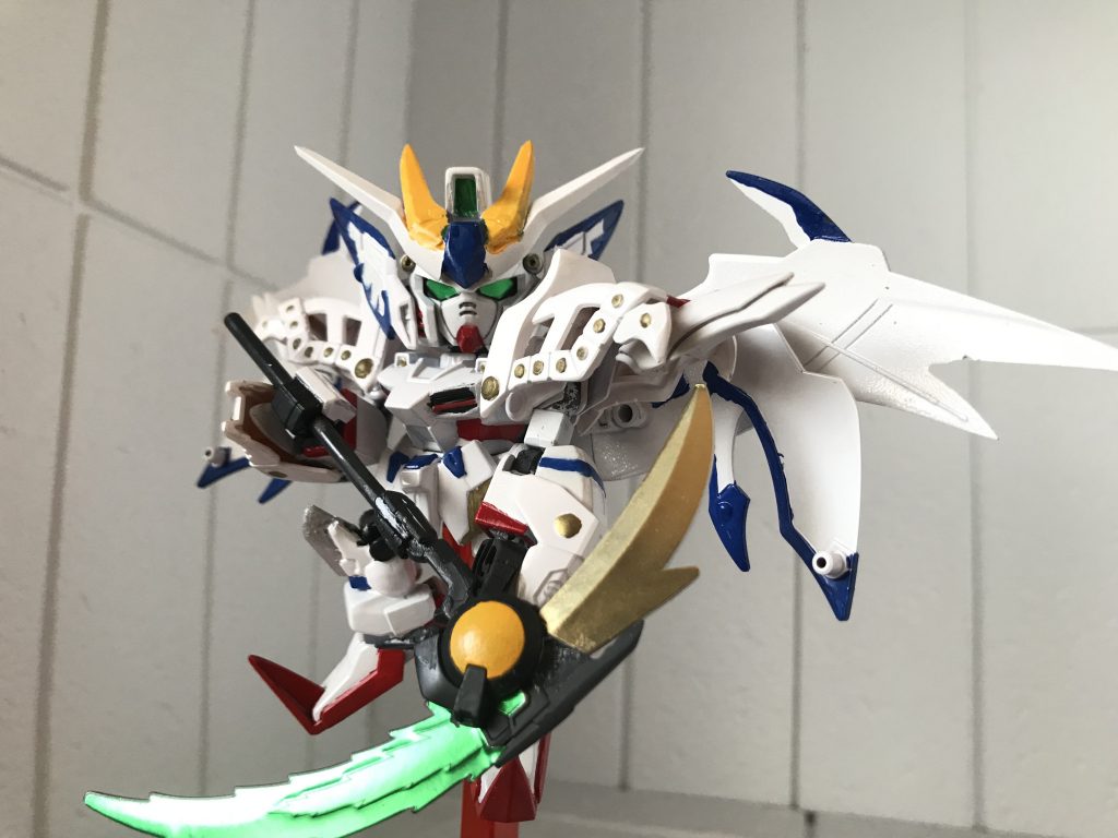 ライトナー・シザース、構え。この形は某心優しき金色の閃光さんの武器をイメージしてほぼそれに近い形にしたので、ポージングも自然とそうなりました…!←