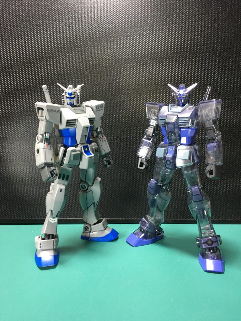 　REVIVE版と比較。今は塗っているので分かりづらいですが、REVIVE版だとライトグレーとブルーグレーでした。一方エントリーグレードでは(クリア)グレーと(ライトパープル+スカイブルー)÷2的な色合いです。　G-3ガンダムの塗装パターンは様々な説があり、その分だけ塗る楽しみも増えます。　塗装は全てガンダムマーカーです。金＝ガンダムゴールド銀＝同シルバーグレー＝同メカグレー黒＝同ブラック　ちなみにこれ以外の一番くじの釣果は、SDユニコーンガンダム、クリアファイル(V2、F91)、小皿(シャアザク、シャアズゴック、ギャン)でした。 