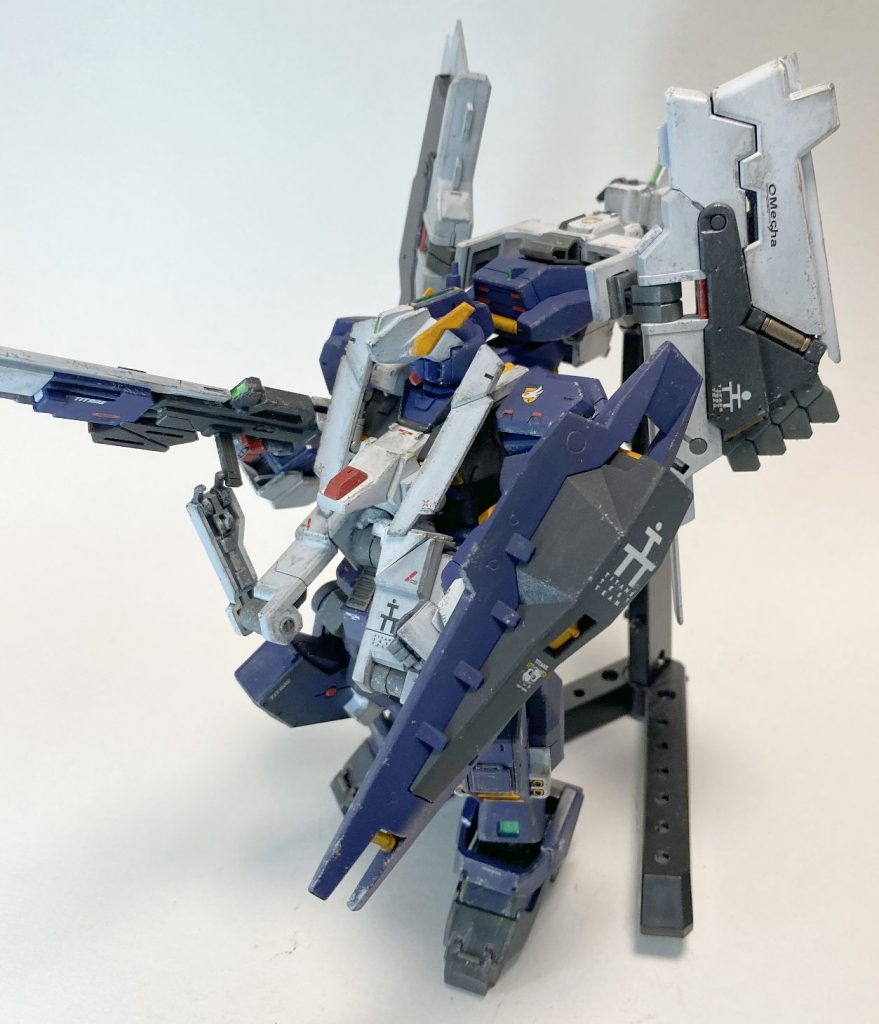 隠し腕。もっとも、手持ち武器が少ないのでEパック交換くらいでしか役に立たないかもしれませんが…