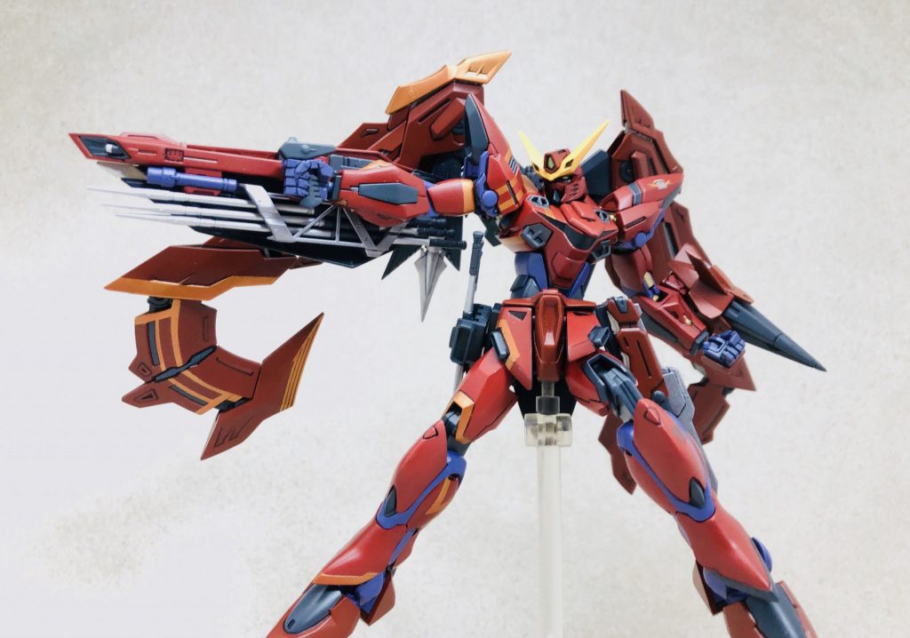 ランサーダート3連装超高速運動体貫徹弾杭状のロケット推進弾で敵装甲を貫徹後炸裂し内部から打撃を与える。予備弾を右腰に装備している。予備弾側のホルダーにもランサーダートの射出機能があるので、緊急時に近距離の相手に対して攻撃を行える。