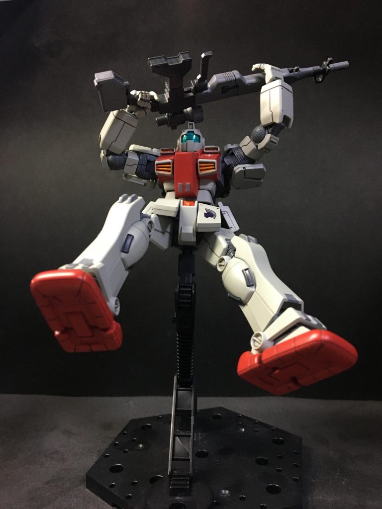 タール火山基地攻略作戦の時の降下シーン笑実は下半身は陸戦型ガンダムS型とほぼ変わらないんですよね…笑