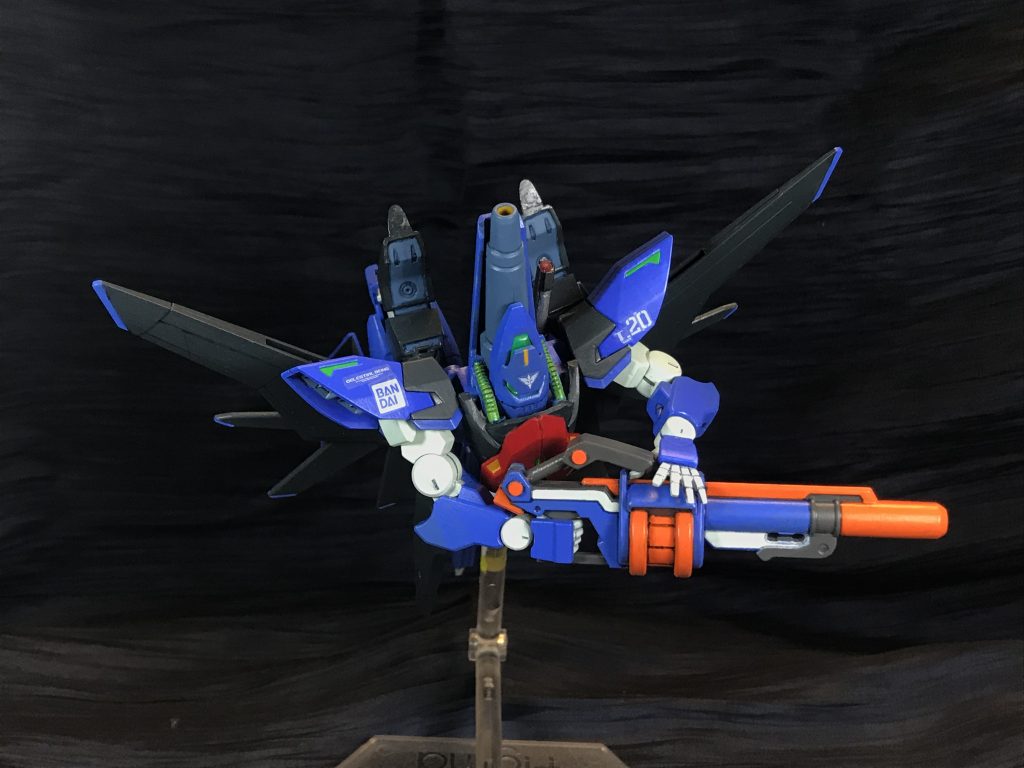 ジャンク箱出身のガンプラ。シチュとしては好みです。