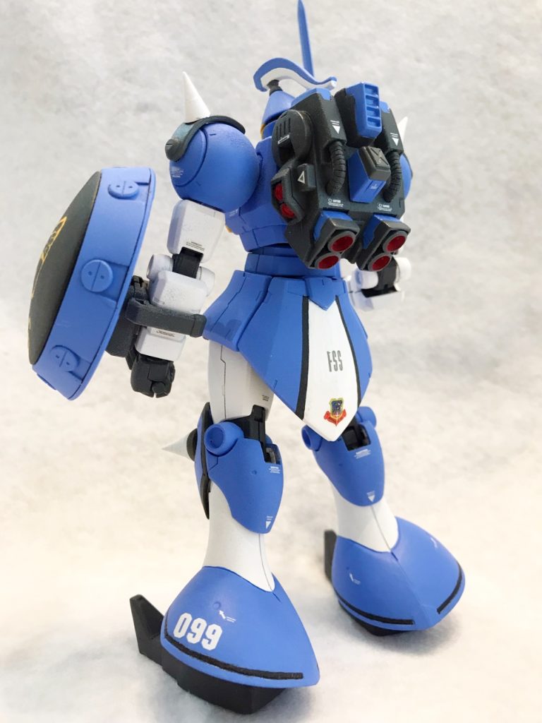 連邦系組織であるFSSの所属機ですが、小さく「キマイラ隊」のエンブレムを貼ってしまいました。ユーマ君ならやるだろうと(笑)