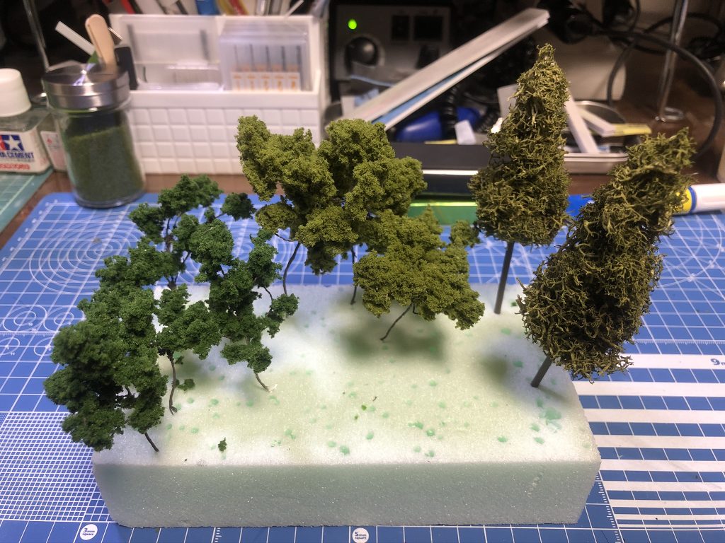 針金と竹串を使って木を作成。