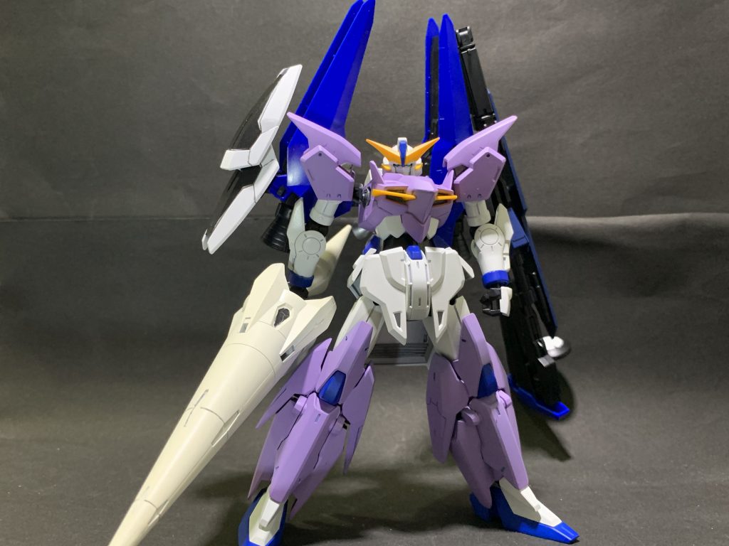 ガンダムアルティメットテルティウム、略してアルティウム(?)ゼルトザームアームズと一緒に合体させてみました。※ロングビームライフルの接続が逆向きです。こっちの方が潔くて僕は好きですが組み間違えではありますのでご注意ください。