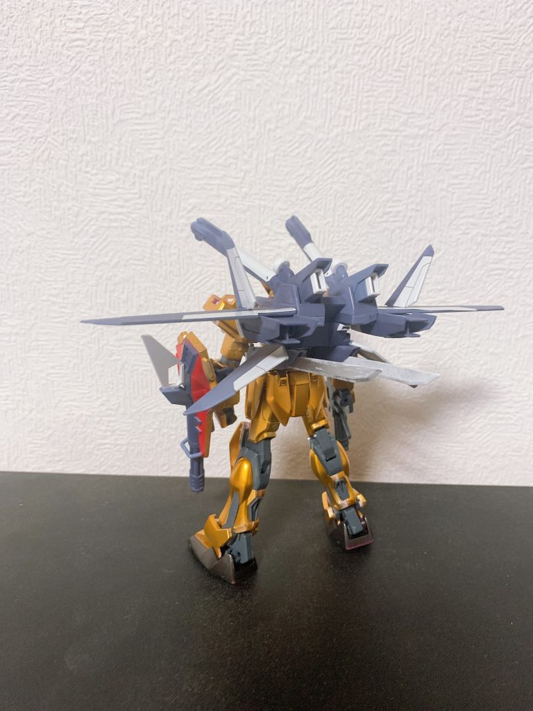 背面。IWSPも元に似たカラーですが、ガンダムメカグレーで塗装しました。まだまだ噴きムラがあったり、そもそも合わせ目を消したりの技術が無くて粗さが目立つのですが(汗)また修行したいと思います。