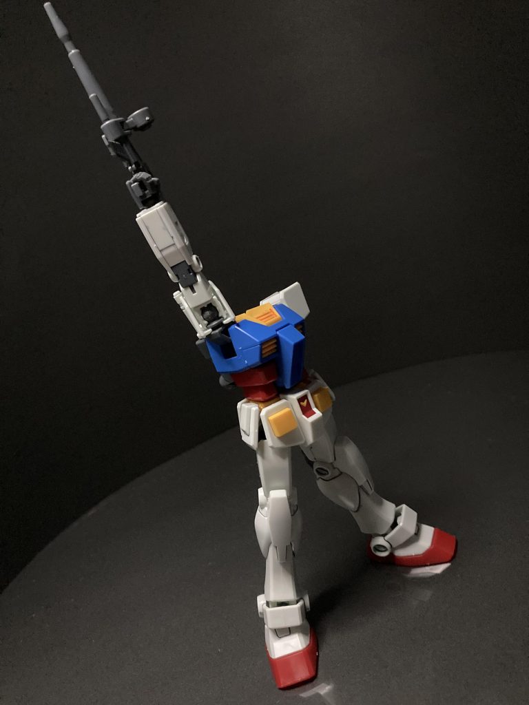 頭と左腕を外せば違和感のないラストシューティングのポーズも可能