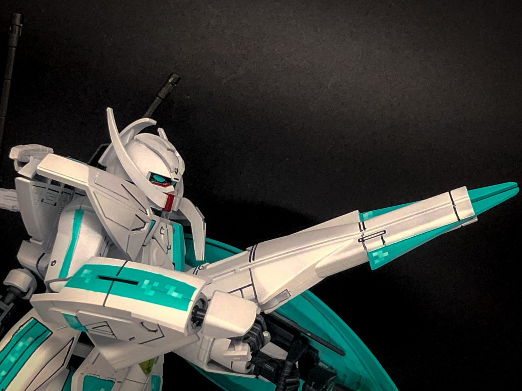 ライフルもカラーとデカールで先をシャープにしてみました。ライフルもシールドも背中どアームで繋げてあります(*´艸`)