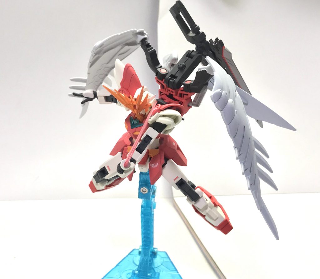 ビームサーベル。原型機においてはビームトーチが基本状態で、出力の可変による刀身の伸長を要していたが、カスタマイズ化とプラネッツシステムの活用により、エネルギー効率に無駄がなくなったことと基礎出力が大幅に向上したことで、最初からビームサーベルとして使用することが可能となった。